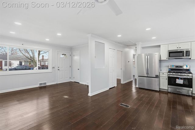 28824 Bohn Street, Roseville, MI 48066