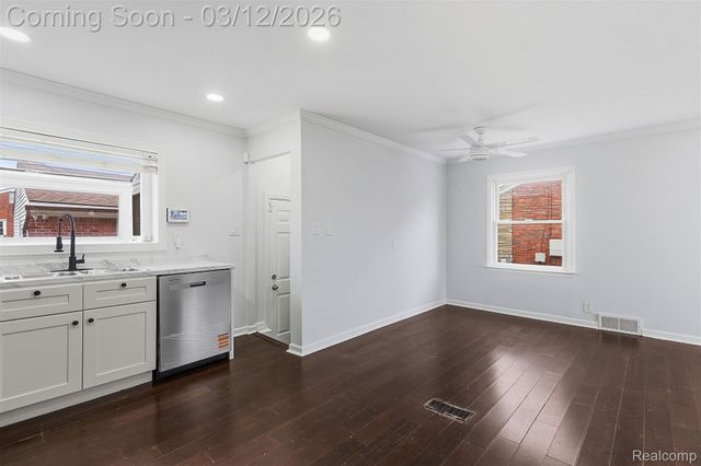 28824 Bohn Street, Roseville, MI 48066