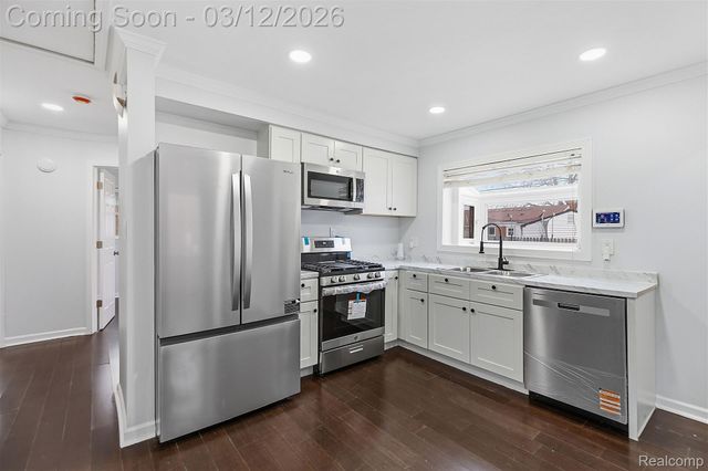 28824 Bohn Street, Roseville, MI 48066