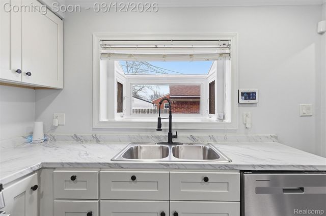 28824 Bohn Street, Roseville, MI 48066