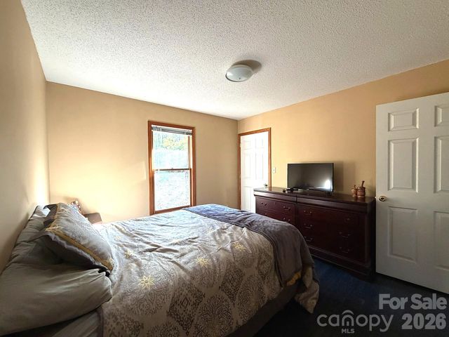 42484 Moonshine Drive, New London, NC 28127