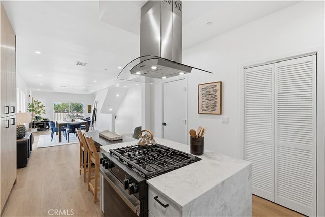 1428 S Cloverdale Avenue, Los Angeles, CA 90019