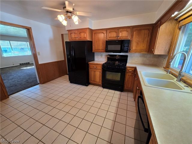 976 N Pasadena Avenue, Elyria, OH 44035