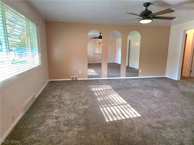 976 N Pasadena Avenue, Elyria, OH 44035