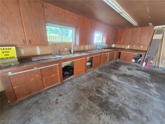 976 N Pasadena Avenue, Elyria, OH 44035