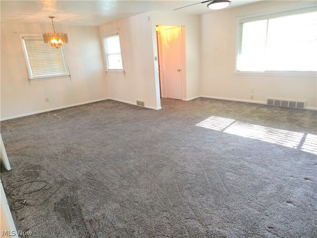 976 N Pasadena Avenue, Elyria, OH 44035