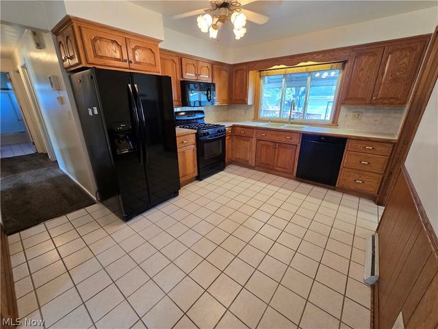 976 N Pasadena Avenue, Elyria, OH 44035