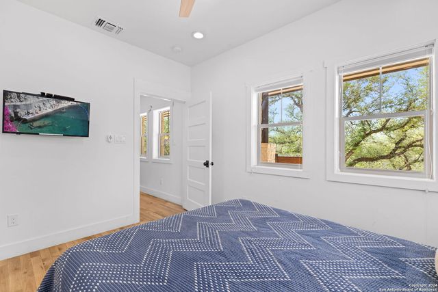 684 BIG SHADES RD, Concan, TX 78838