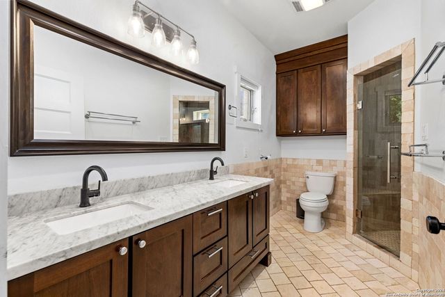 684 BIG SHADES RD, Concan, TX 78838