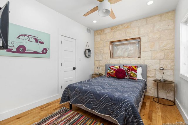 684 BIG SHADES RD, Concan, TX 78838