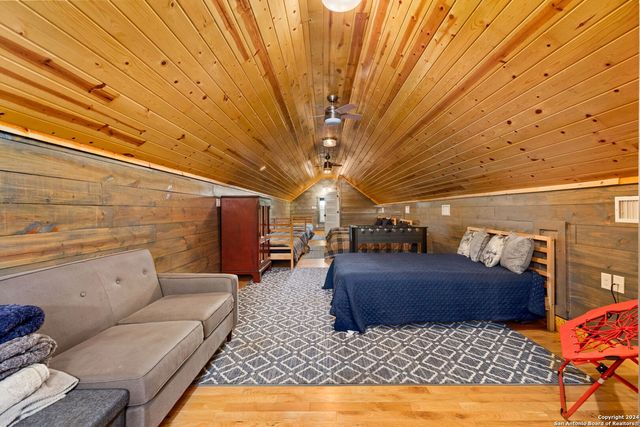 684 BIG SHADES RD, Concan, TX 78838