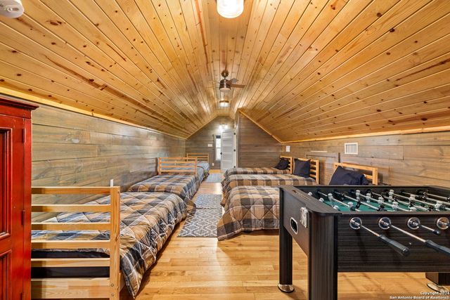 684 BIG SHADES RD, Concan, TX 78838