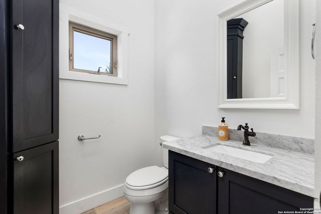 684 BIG SHADES RD, Concan, TX 78838