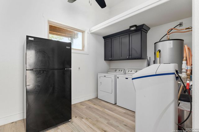 684 BIG SHADES RD, Concan, TX 78838