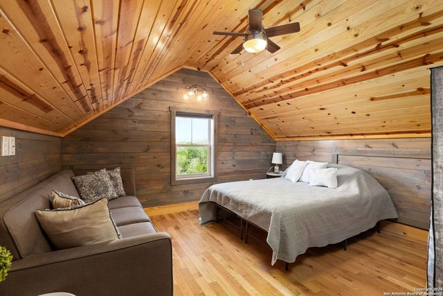 684 BIG SHADES RD, Concan, TX 78838