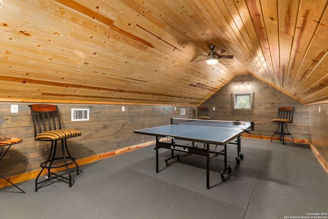 684 BIG SHADES RD, Concan, TX 78838