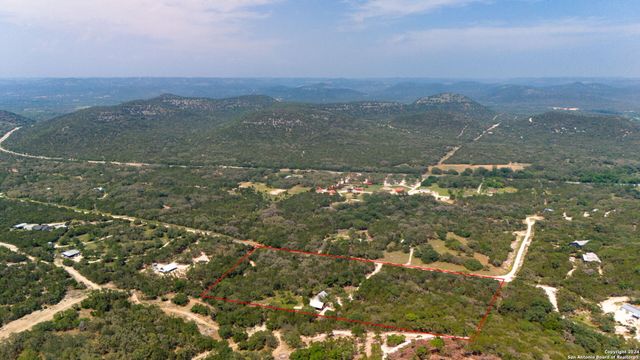 684 BIG SHADES RD, Concan, TX 78838