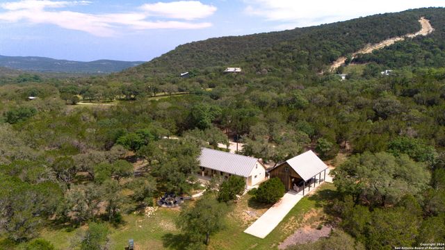 684 BIG SHADES RD, Concan, TX 78838