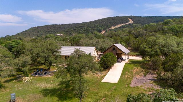 684 BIG SHADES RD, Concan, TX 78838