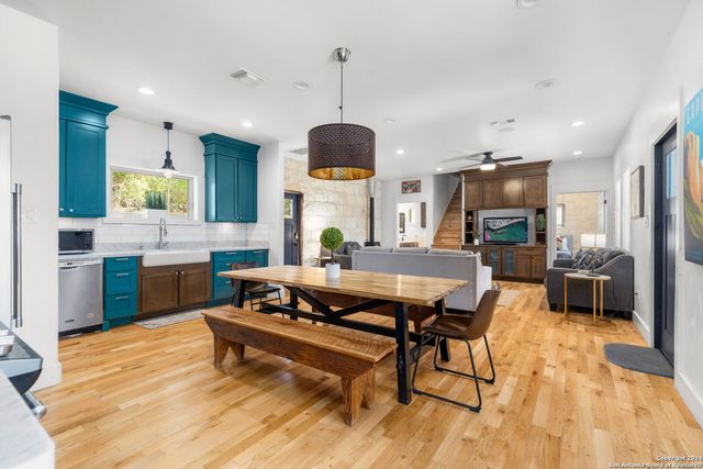 684 BIG SHADES RD, Concan, TX 78838