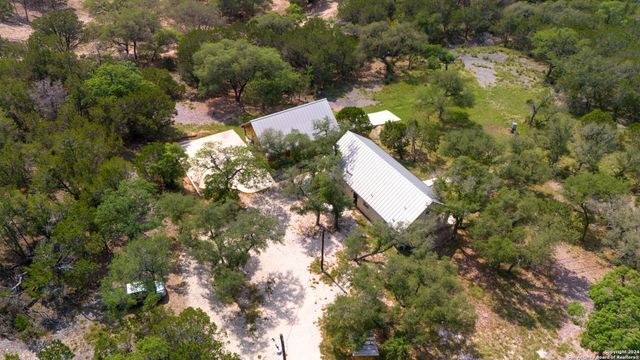 684 BIG SHADES RD, Concan, TX 78838