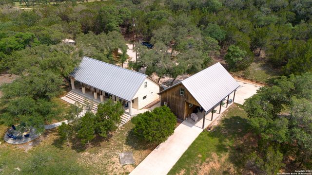 684 BIG SHADES RD, Concan, TX 78838
