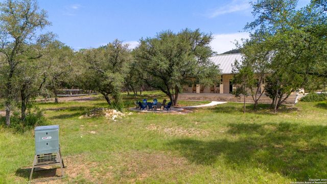 684 BIG SHADES RD, Concan, TX 78838