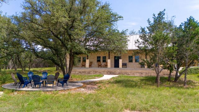 684 BIG SHADES RD, Concan, TX 78838
