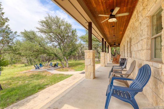 684 BIG SHADES RD, Concan, TX 78838