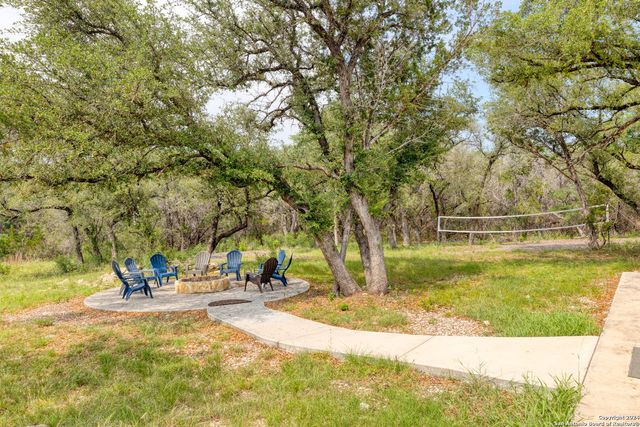 684 BIG SHADES RD, Concan, TX 78838