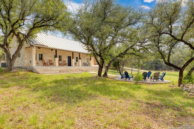 684 BIG SHADES RD, Concan, TX 78838