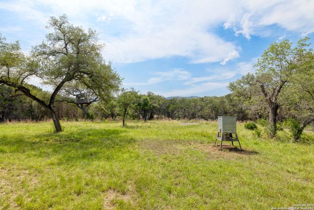 684 BIG SHADES RD, Concan, TX 78838