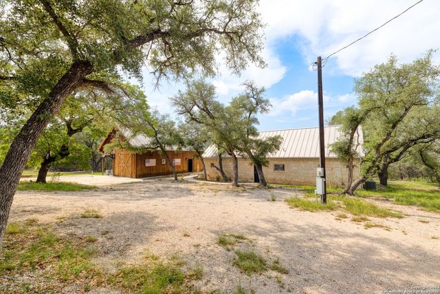 684 BIG SHADES RD, Concan, TX 78838
