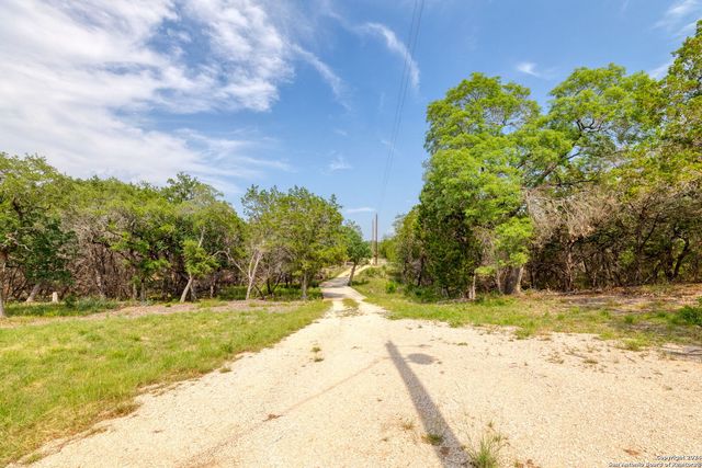 684 BIG SHADES RD, Concan, TX 78838