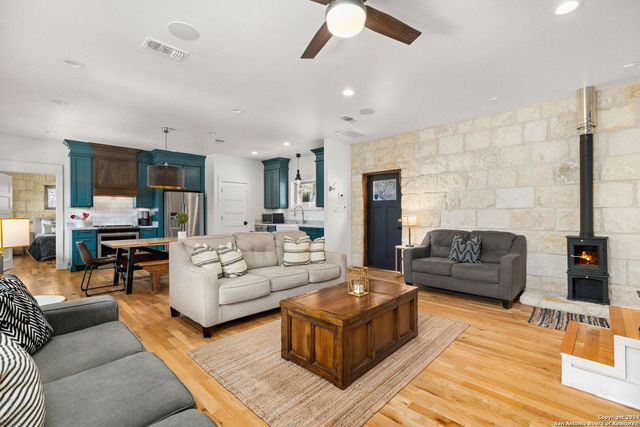 684 BIG SHADES RD, Concan, TX 78838