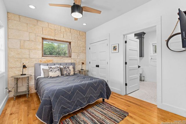 684 BIG SHADES RD, Concan, TX 78838