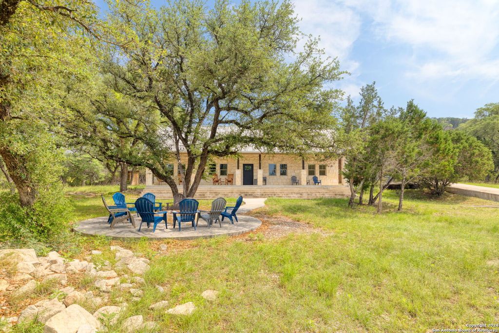 684 BIG SHADES RD, Concan, TX 78838