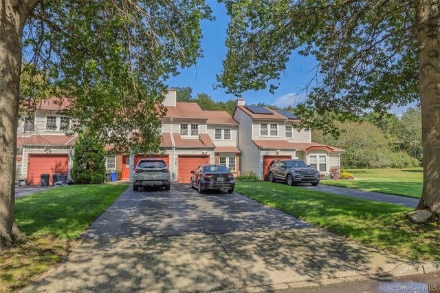 11 Burgoyne Court, Coram, NY 11727