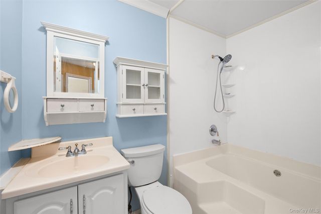 11 Burgoyne Court, Coram, NY 11727