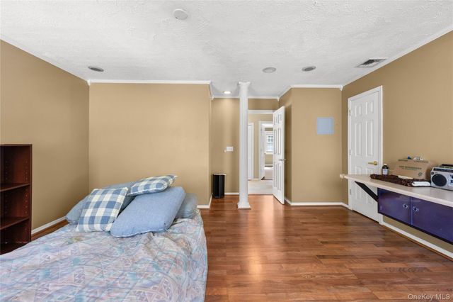 11 Burgoyne Court, Coram, NY 11727