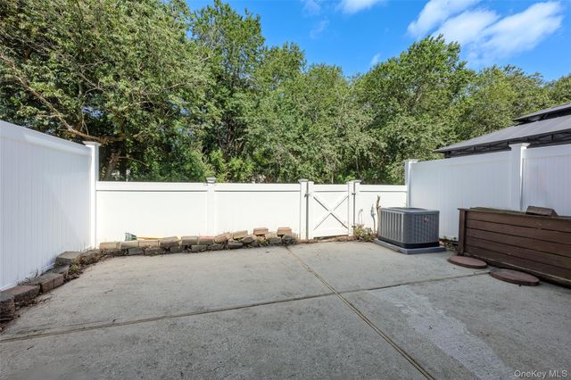 11 Burgoyne Court, Coram, NY 11727