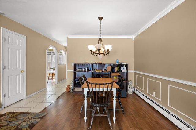 11 Burgoyne Court, Coram, NY 11727