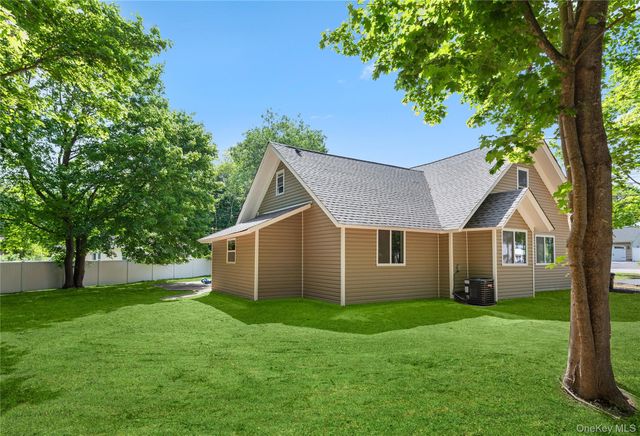 5 Long Pond Road, Ridge, NY 11961