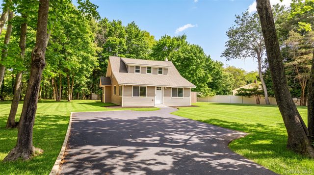 5 Long Pond Road, Ridge, NY 11961