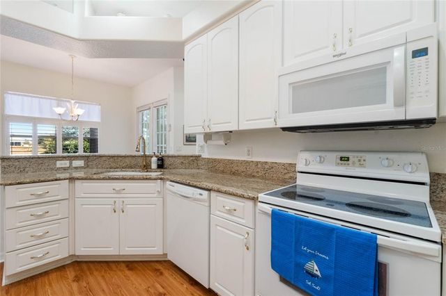 5502 BOUNTY CIR, Tavares, FL 32778