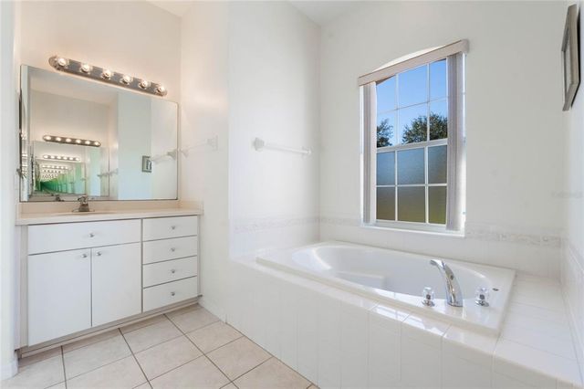 5502 BOUNTY CIR, Tavares, FL 32778