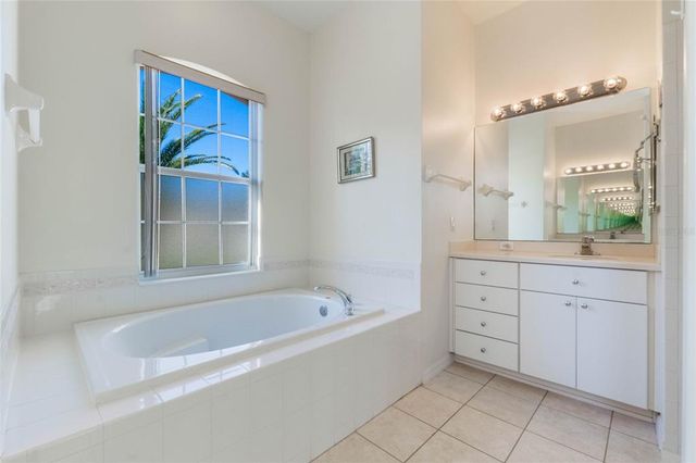 5502 BOUNTY CIR, Tavares, FL 32778