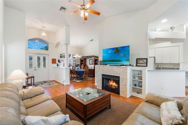 5502 BOUNTY CIR, Tavares, FL 32778