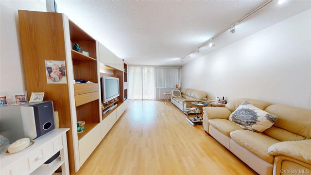 1 Bay Club Drive 17E, Bayside, NY 11360