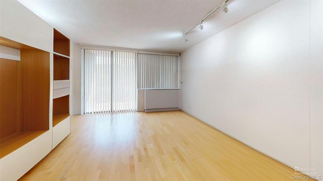 1 Bay Club Drive 17E, Bayside, NY 11360
